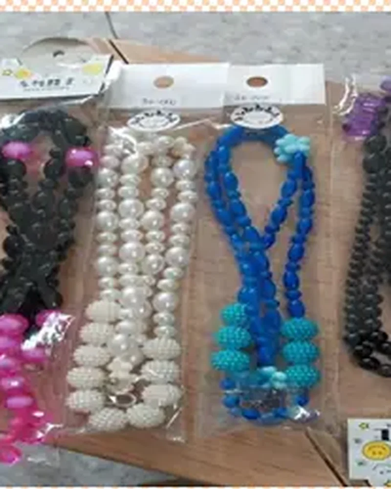 Kalung dari manik