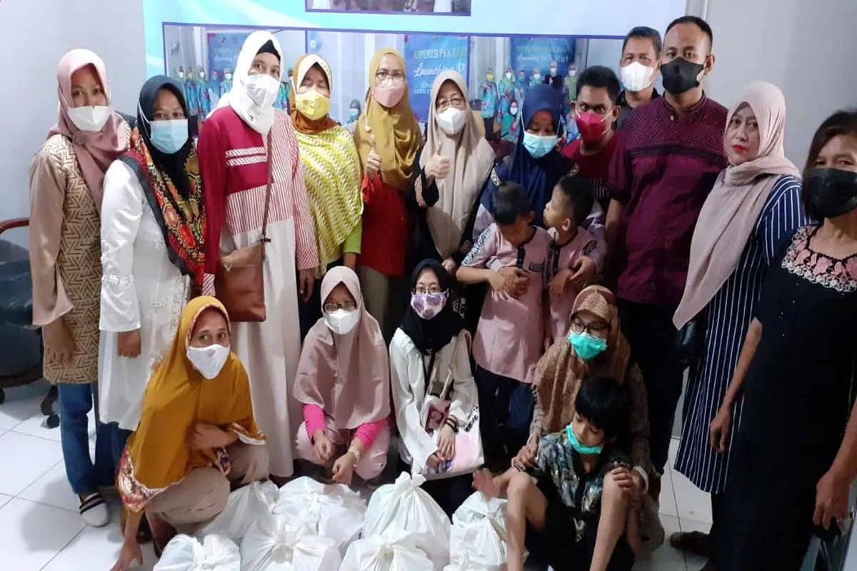 Pembagian sembako Ramadan untuk anggota koperasi